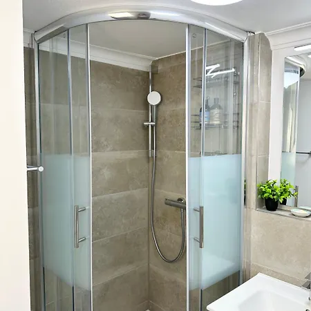 Bella Casa - Business&family, Messe Flughafen In 5 Min, Smarttv, Netflix, Waschmaschine, 24h Checkin, 35qm Stuttgart